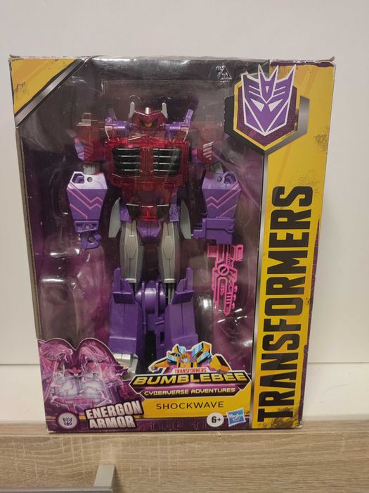 Shockwave фигурка от Трансформърс