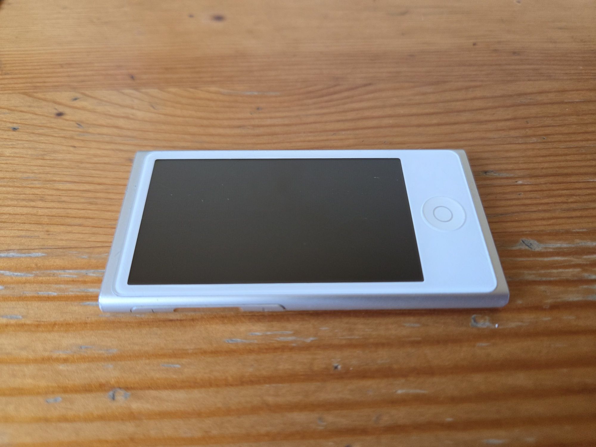Ipod Nano A1446 touch gen 7 16Gb silver. Ideal player masina.