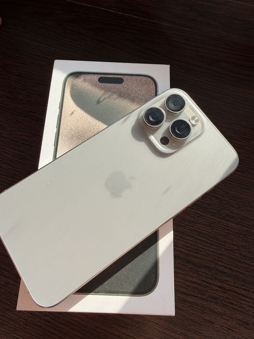 Продам Айфон 15 про макс