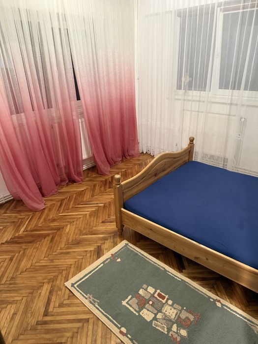 Inchiriez apartament cu 3 camere