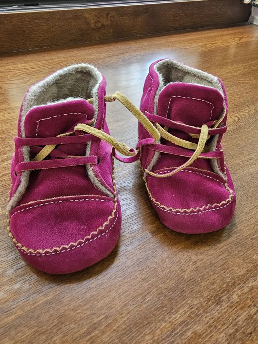 Обувь уги оригинал  для новорожденного