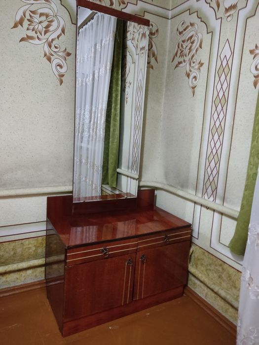Трюмо с зеркалом