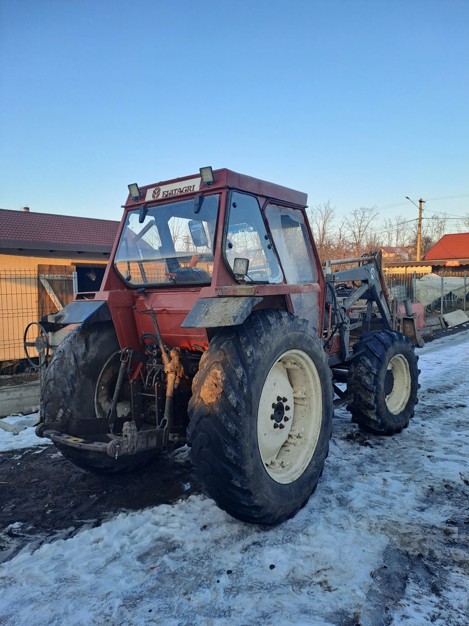 Vând Tractor fiat 70-90