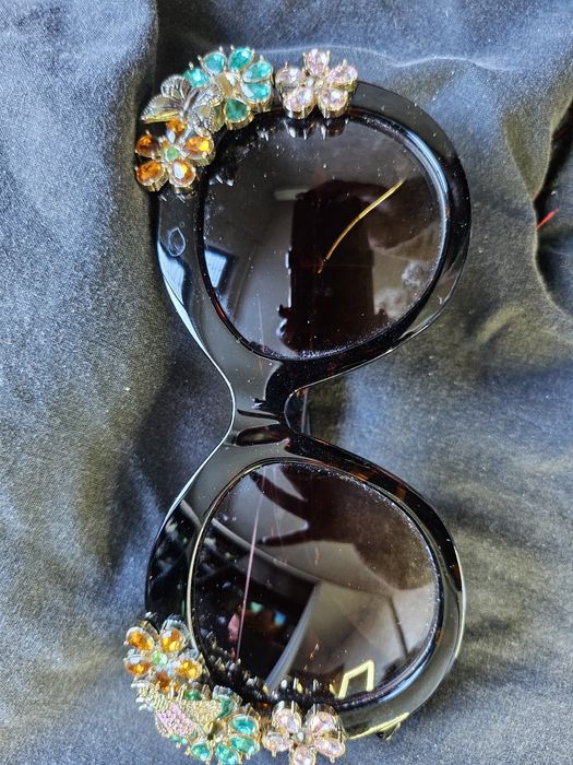 Дамкси слънчеви очила.