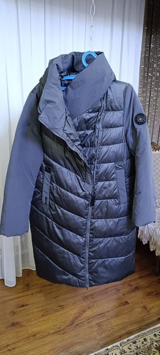 Пуховик аёллар пальтоси холати енгиде