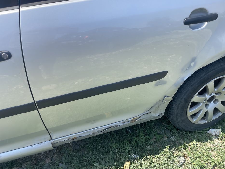 Vand 2 golf 5 la pachet•2500 pret fix!
