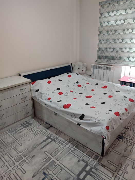 Kvartira sotiladi srochno. 2  honalik.