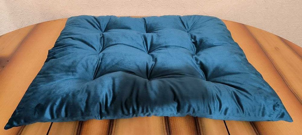 Лежанка  для собачек и кошек .