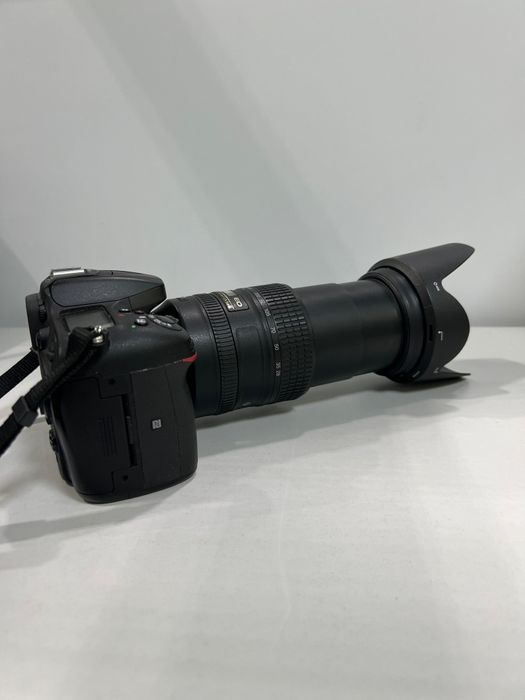 Nikon D7200 cu obiectiv Nikkor