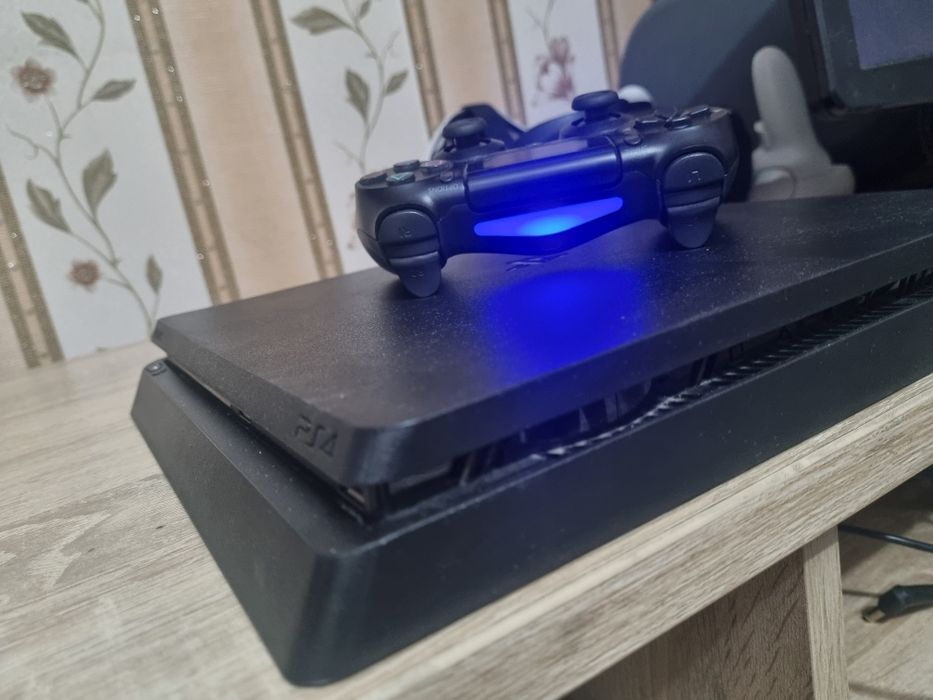 Sony Playstation 4 slim PS4