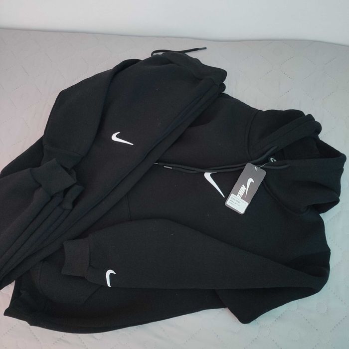 Чисто нов дамски екип Nike L размер