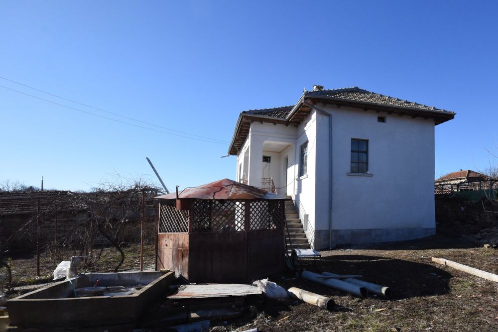 Продавам къща в Долна Липница