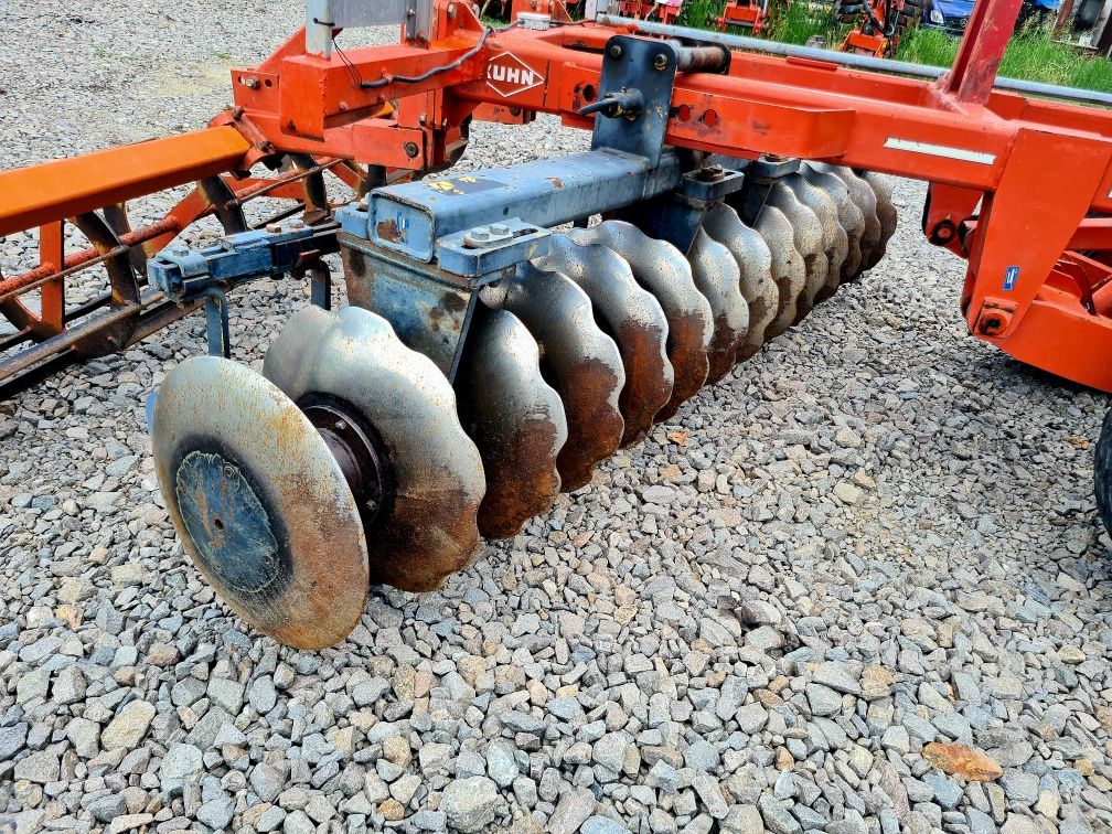 Disc KUHN HVA in V 3 metri grapa cu discuri polidisc greu tavalug