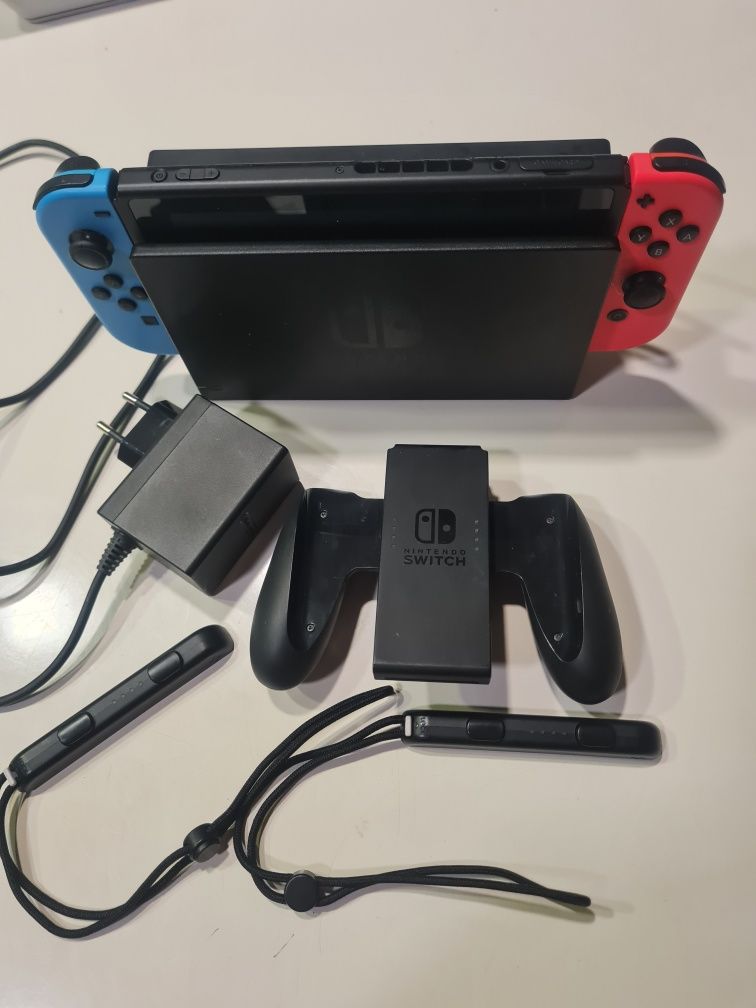 Nintendo Switch конзола с осем игри