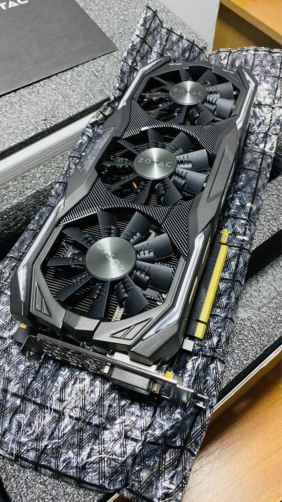 ZOTAC GeForce GTX 1080 AMP Extreme! 8GB GDDR5X 256-bit 1911 MHz