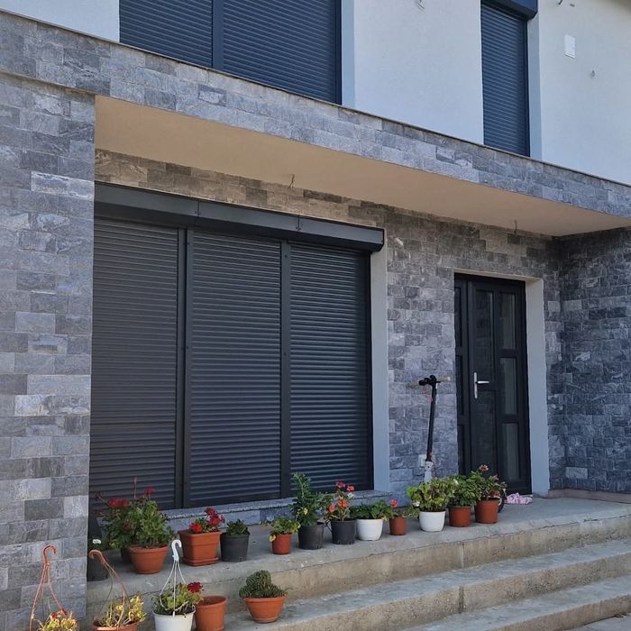 Usa de garaj fabricate in Italia/ pret de producător/ porti de garaj