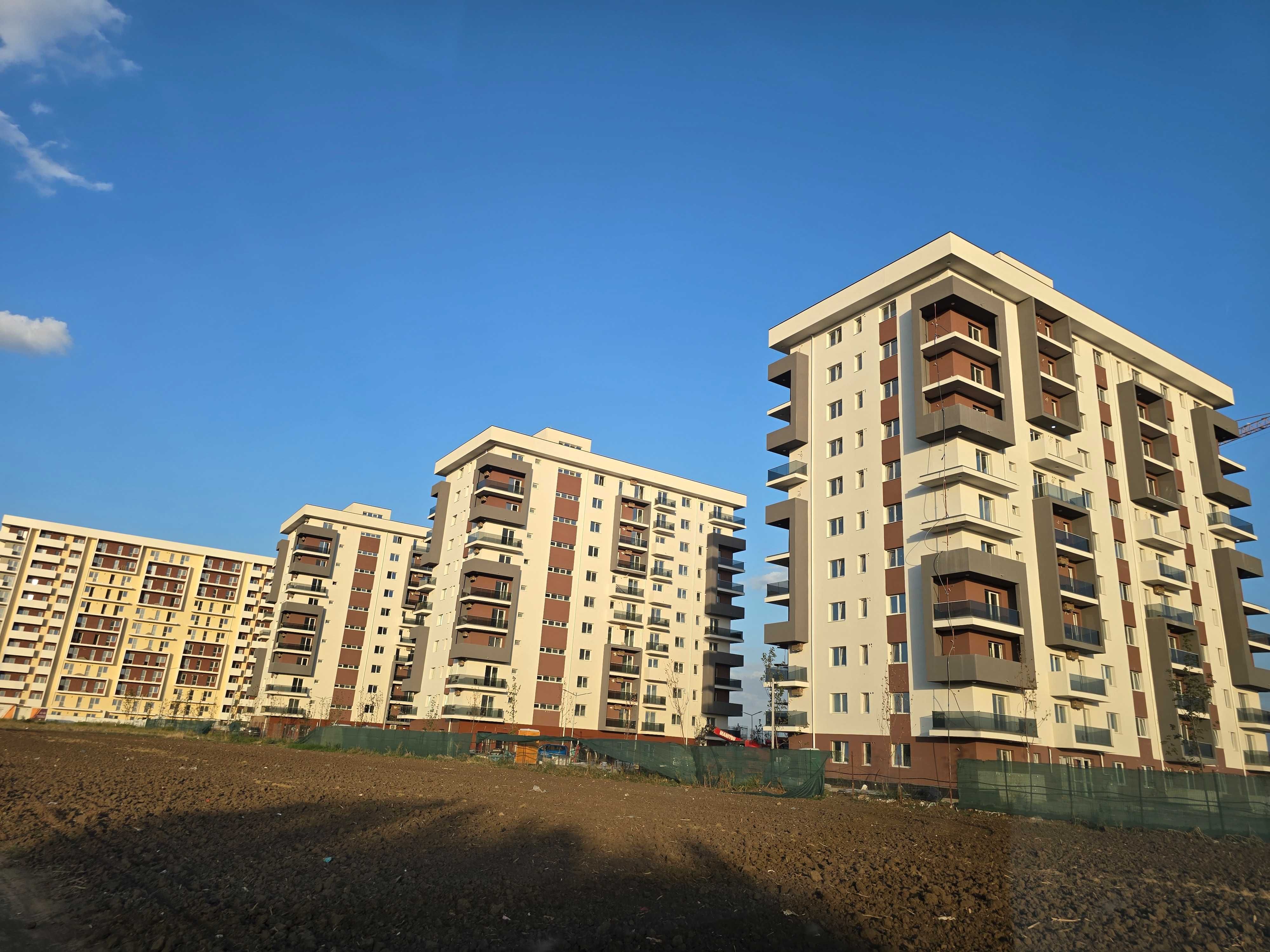 De vanzare 10000 mp intre  METRO Berceni si Kristal Residence.