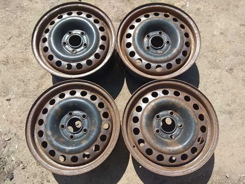 Продам оригинальные металлические диски на автомашину Opel Vectra.