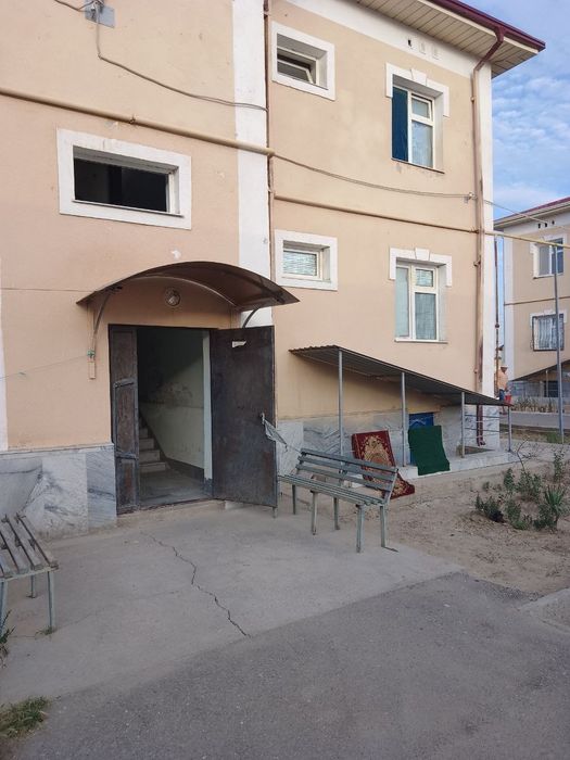 Кармана тумани, Кумушкон даги 3-хоналик квартира СОТИЛАДИ