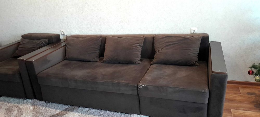 Продам  диван с креслом.