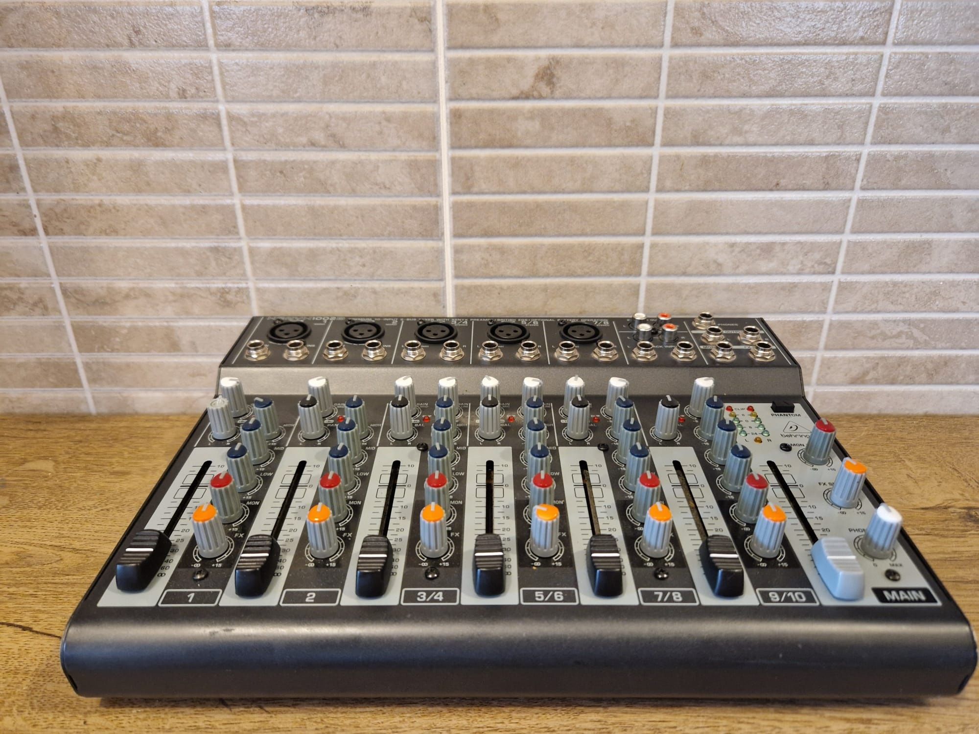 Mixer Behringer Xenyx 1002