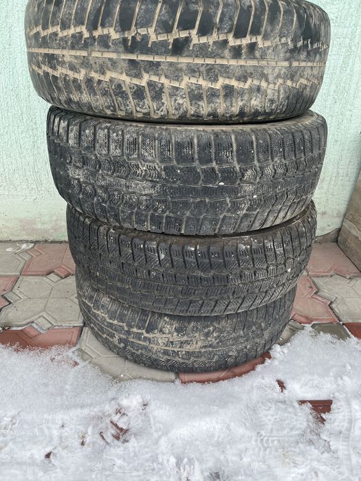 Срочно зимние шины продаётся