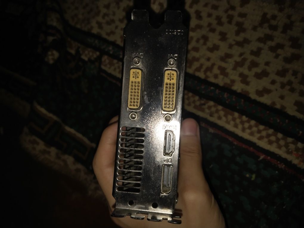 Продаю игровую видеокарту  gts450 1gb ddr5