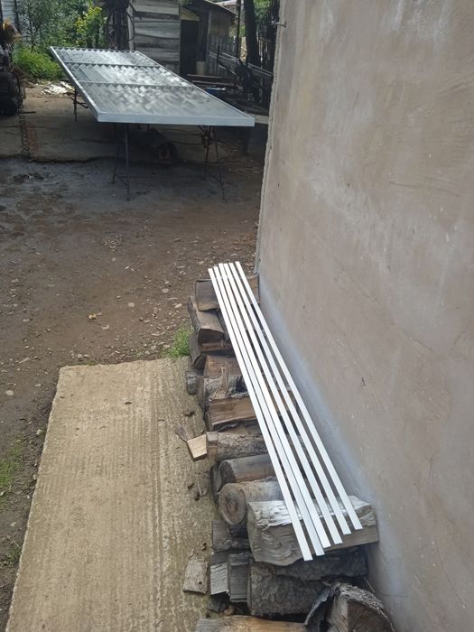 Plase jaluzea și porți..