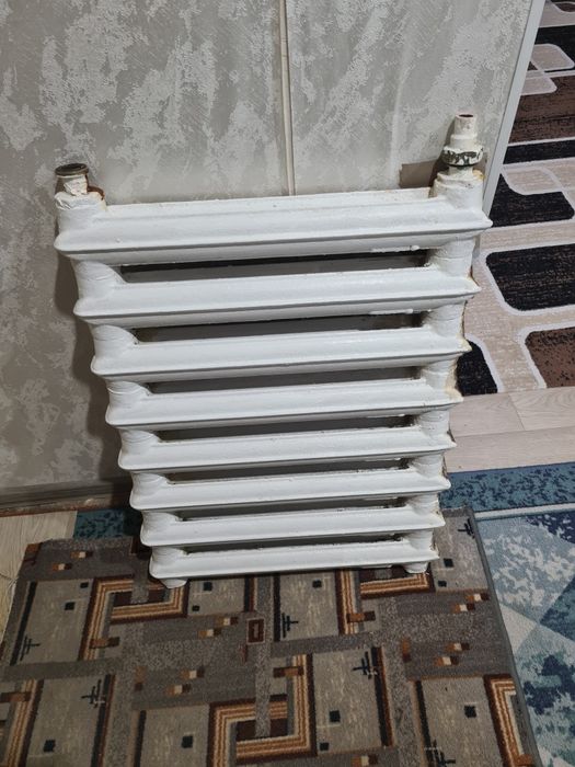 Продам чугунную батарею
