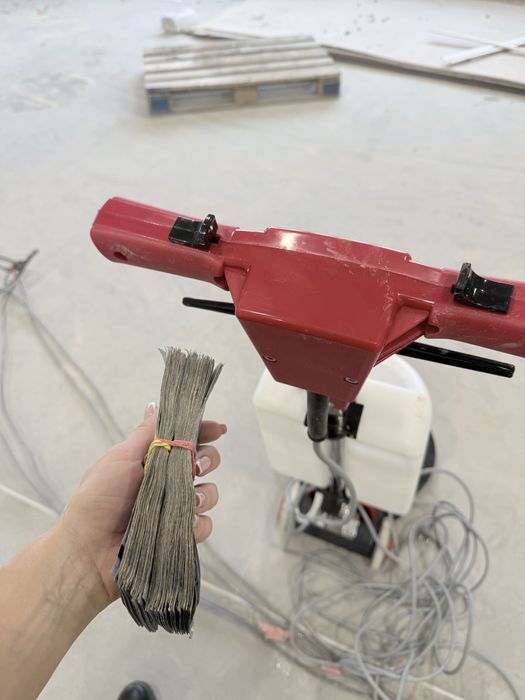 продам роторную машину для чистки полов.  Очищает кафель, наливной пол