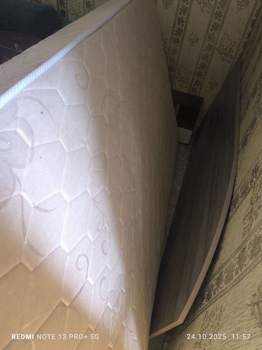 Ъглово легло с повдигащ механизъм персон и половина, Спешно