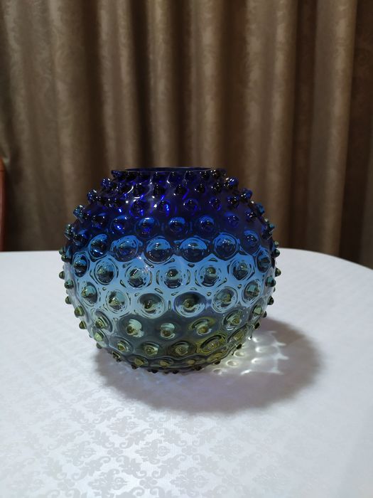 Продаю очень красивую вазу советских времён