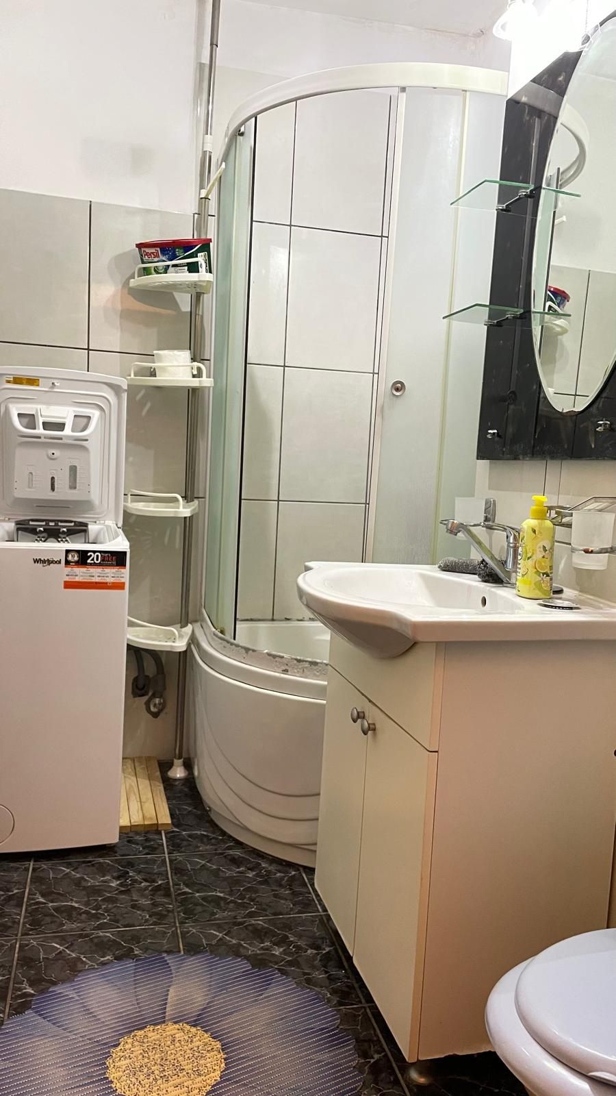 Vand apartament 3 camere bdul Chimiei etaj 2/4