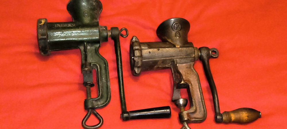 2 masini de tocat romanesti vintage 80 ron ambele