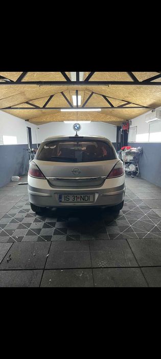 Vând Opel Astra H
