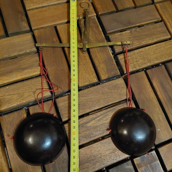 малка везна 100 грама месинг/бакелит