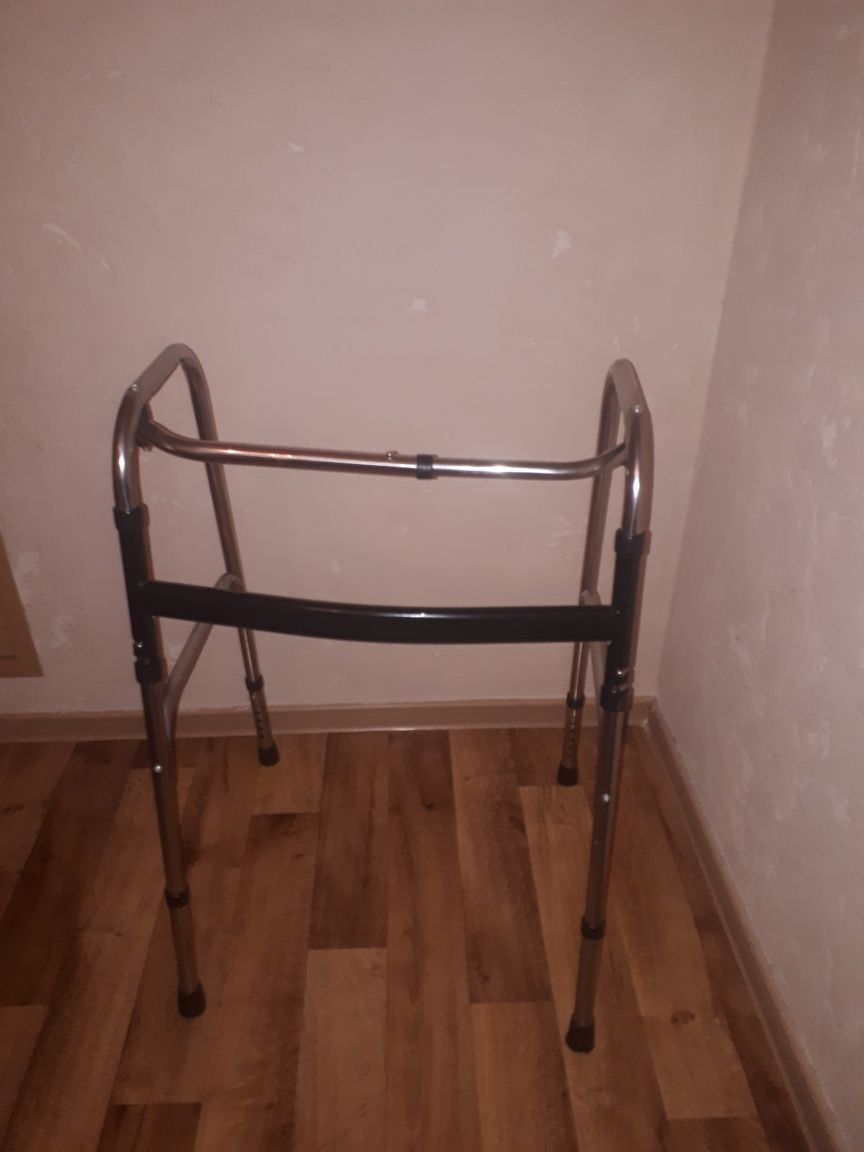 Продам ходунки почти новые.