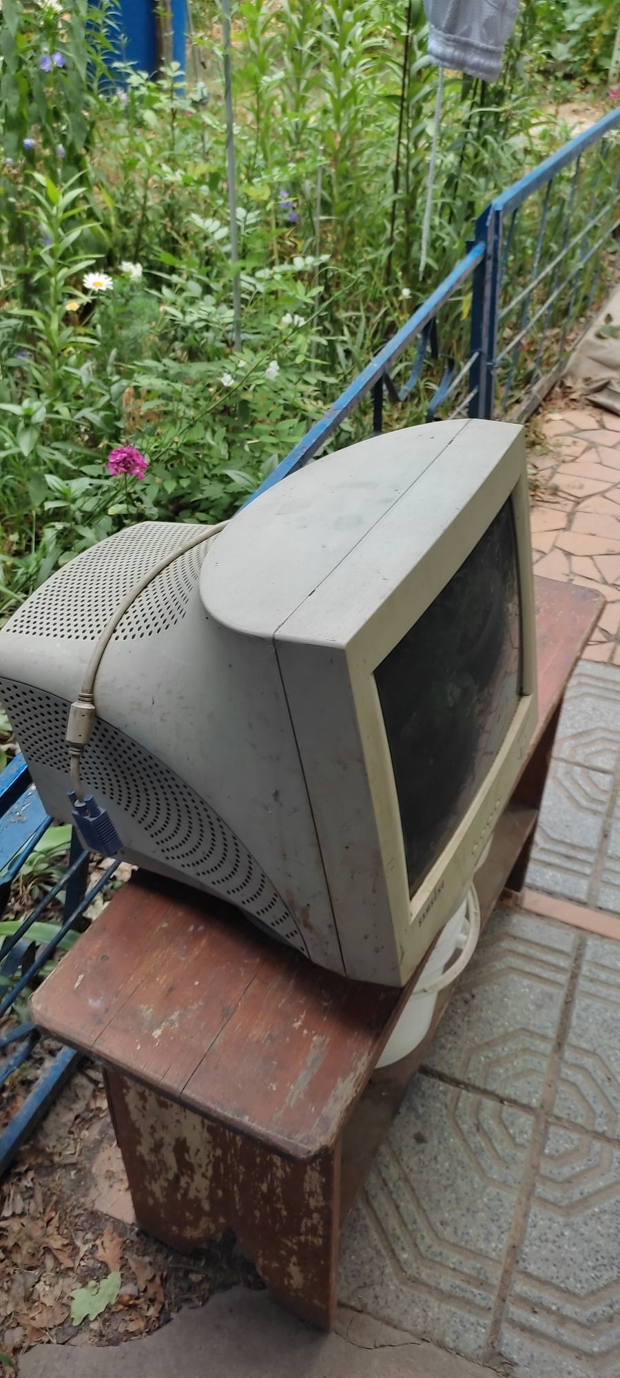 Отдам бесплатно монитор