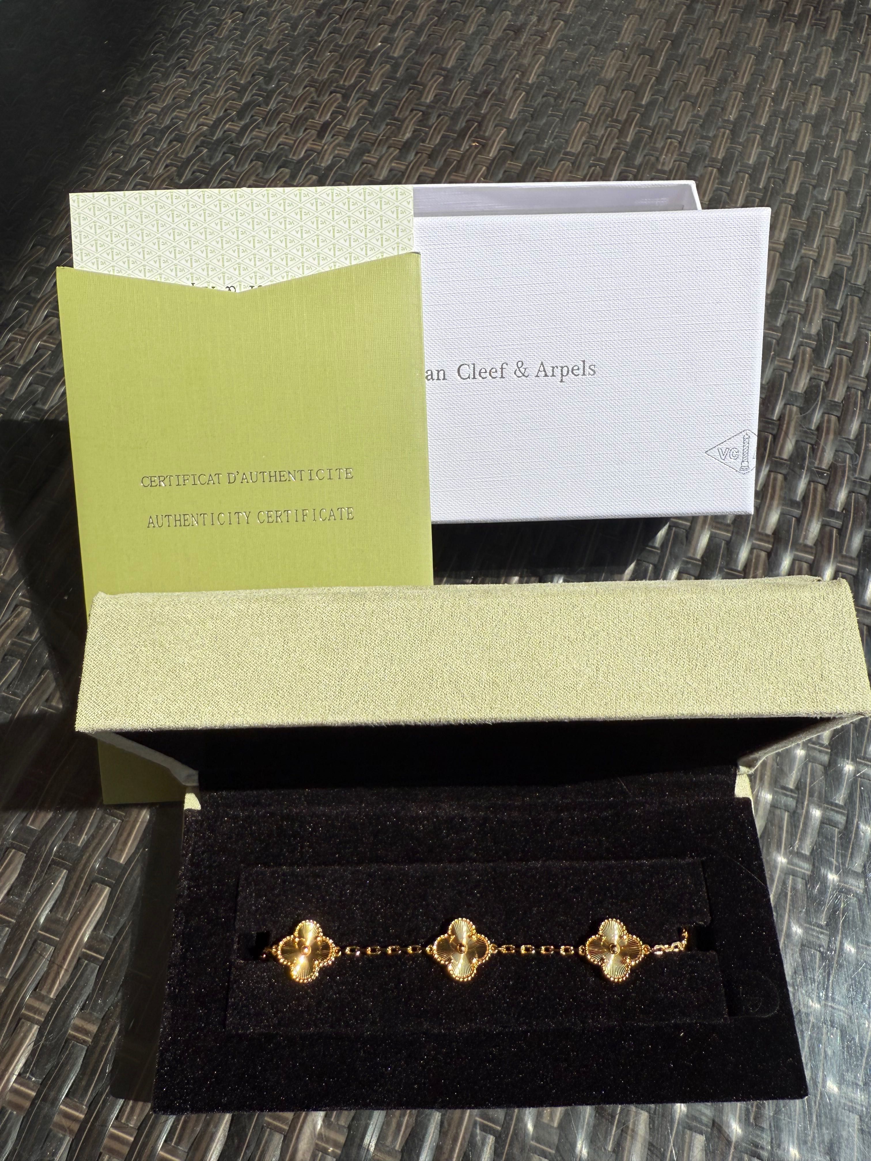 Гривни Van Cleef& Arpels