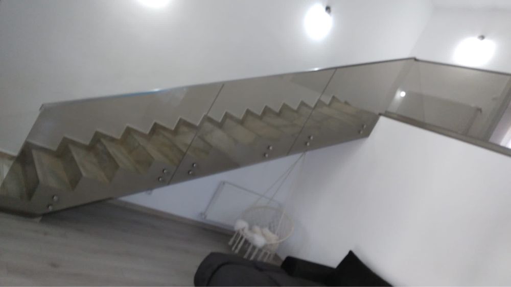 Balustrada de sticla cu conectori