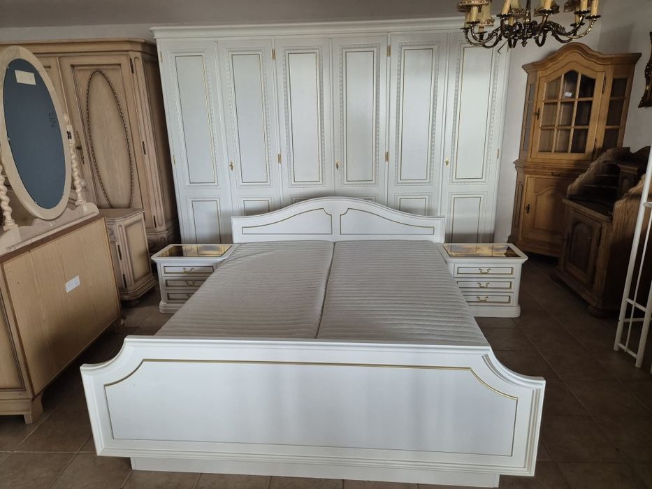 Dormitor alb Dulap + pat + noptiere