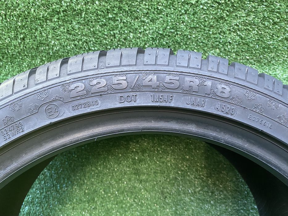 Set 2 anvelope Iarnă Dunlop SP Winter Sport 4D AO 225 45 R18 95H XL