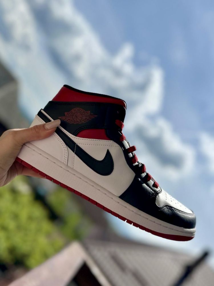 Air Jordan 1 Mid noi