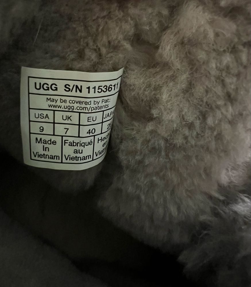 Чисто нови велурени апрески UGG