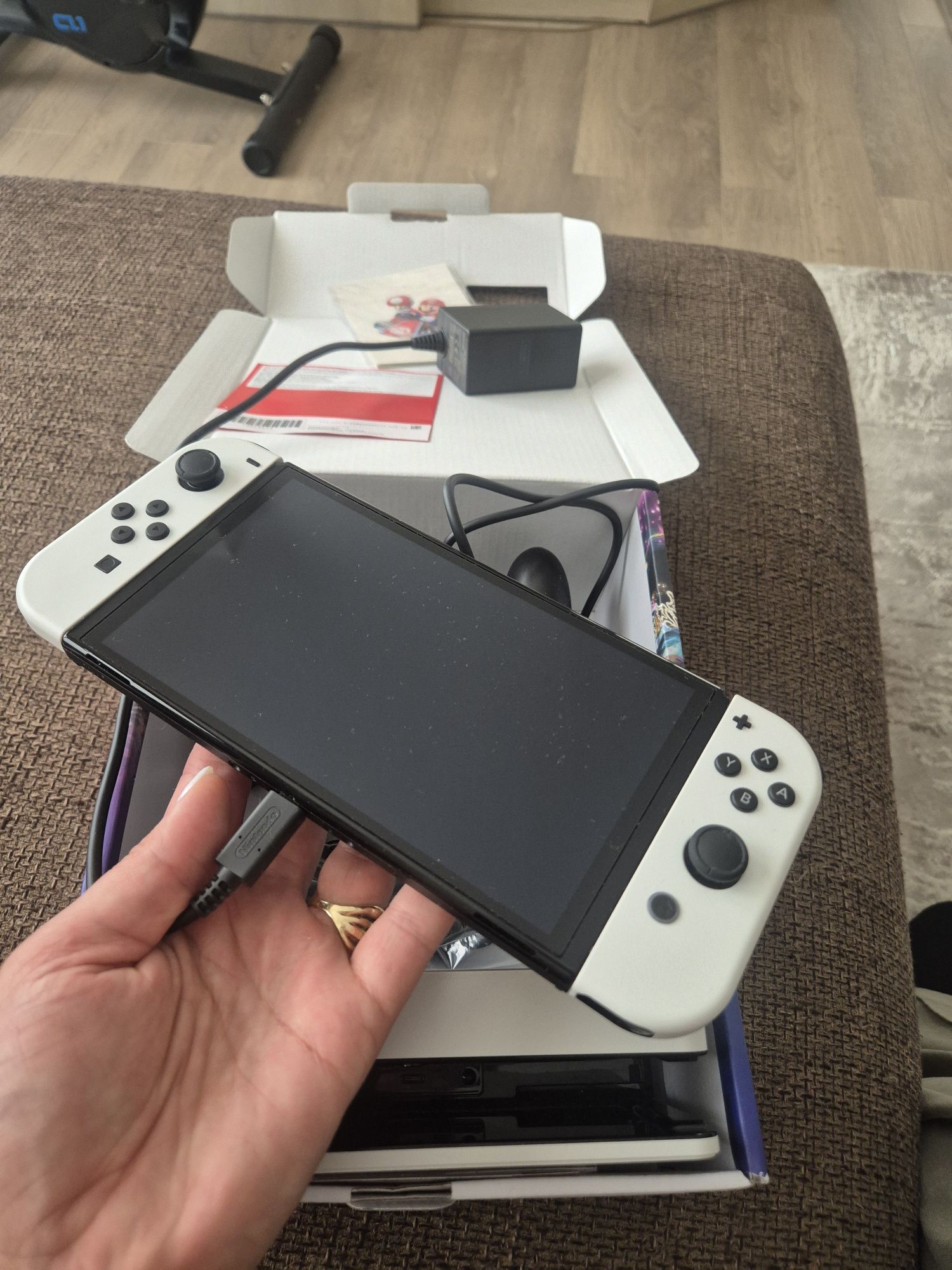 Nintendo Switch бял