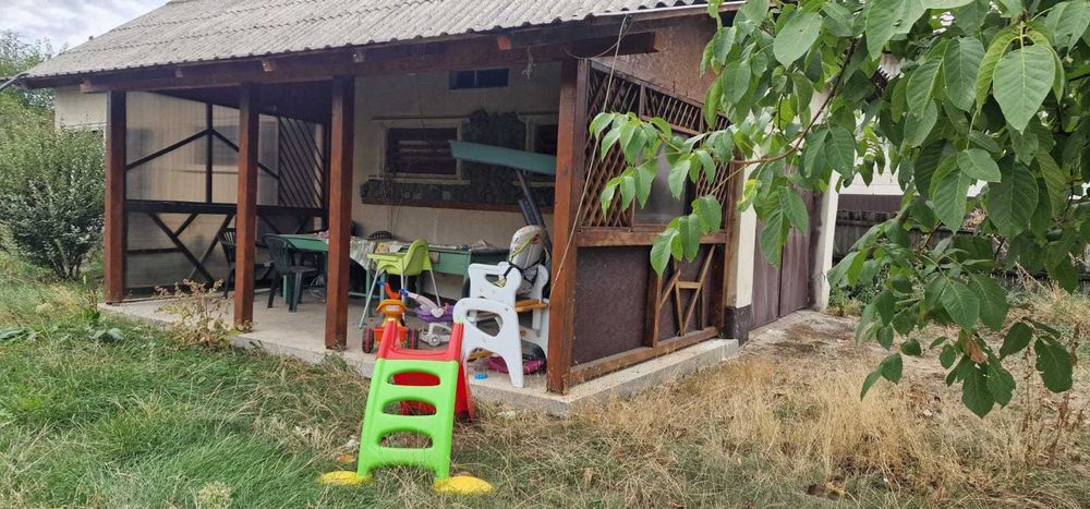 Casa + 1900 metri pătrati