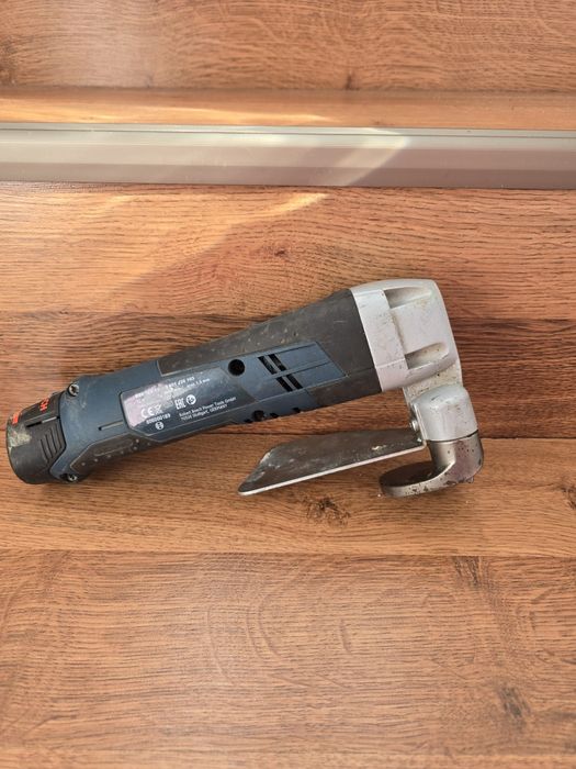Mașina tăiat tabla Bosch GSC 12V