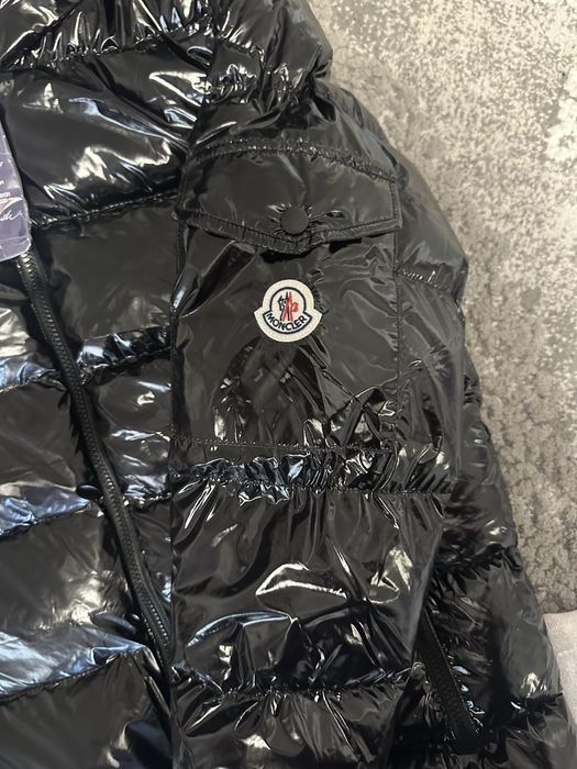 Geaca M.o.n.c.l.e.r lucioasa