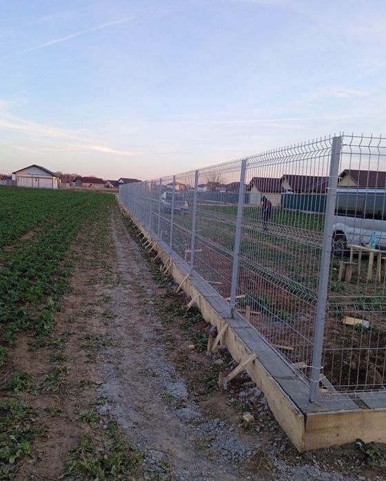 Vând garduri din plasa cu fundație sau piroane de beton