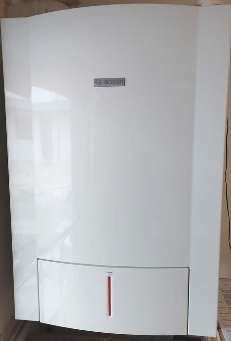 Centrala termica gaz condensatie Baxi 65 kw +calorifere Purmo echipate